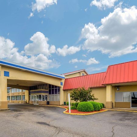 Econo Lodge Inn & Suites Triadelphia - Wheeling Eksteriør bilde