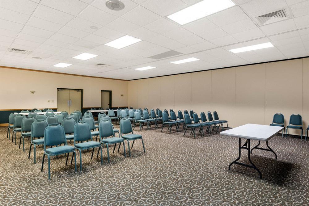 Econo Lodge Inn & Suites Triadelphia - Wheeling Eksteriør bilde