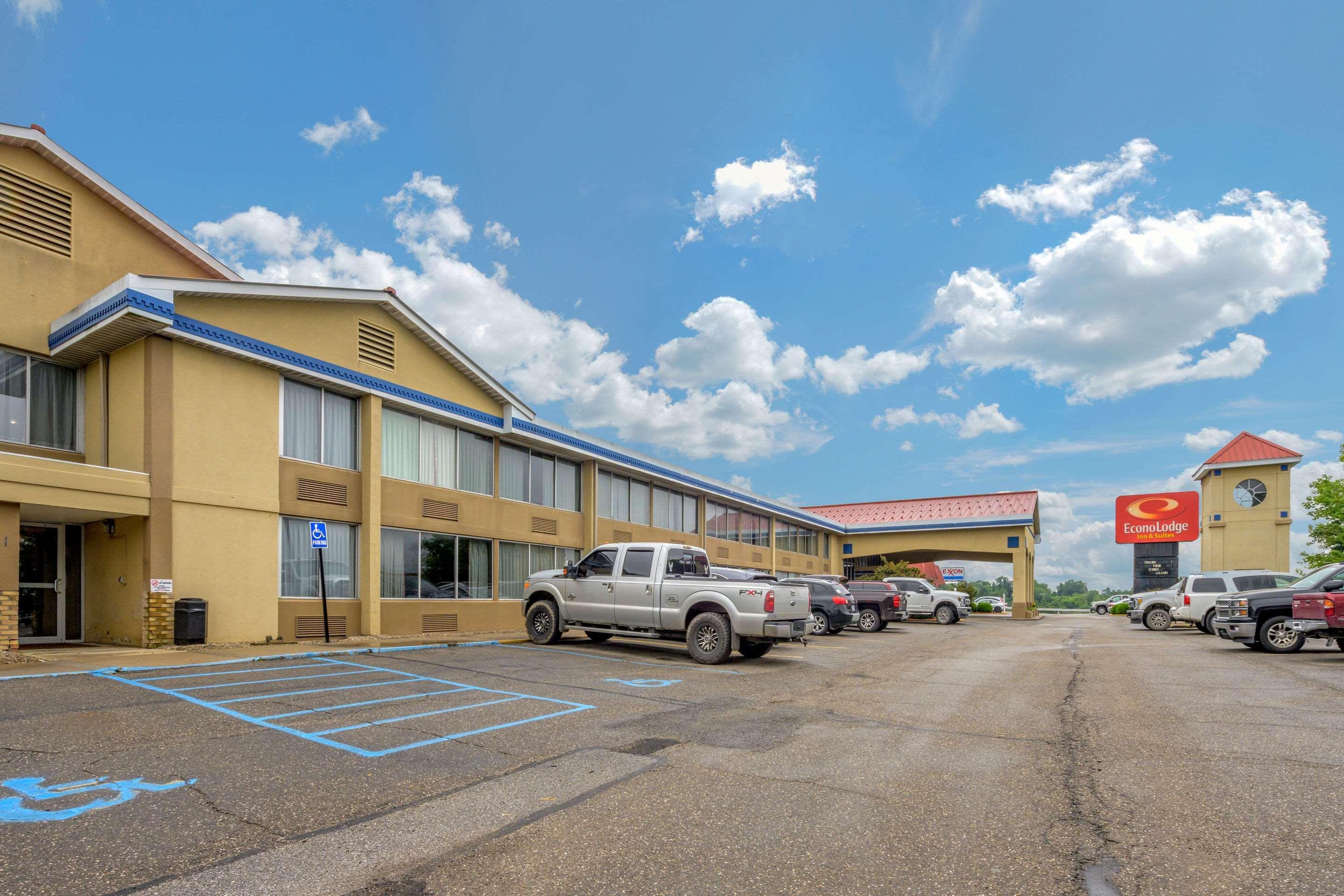 Econo Lodge Inn & Suites Triadelphia - Wheeling Eksteriør bilde
