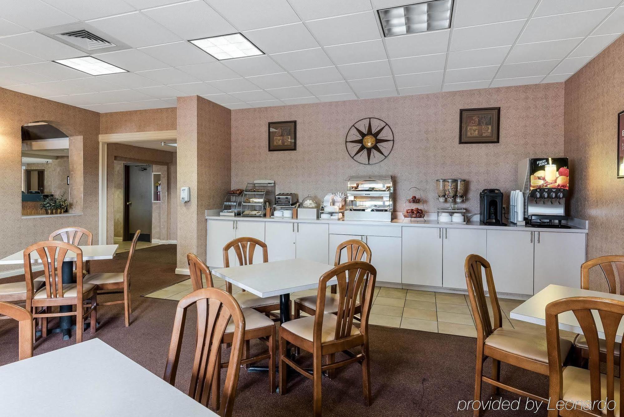 Econo Lodge Inn & Suites Triadelphia - Wheeling Eksteriør bilde