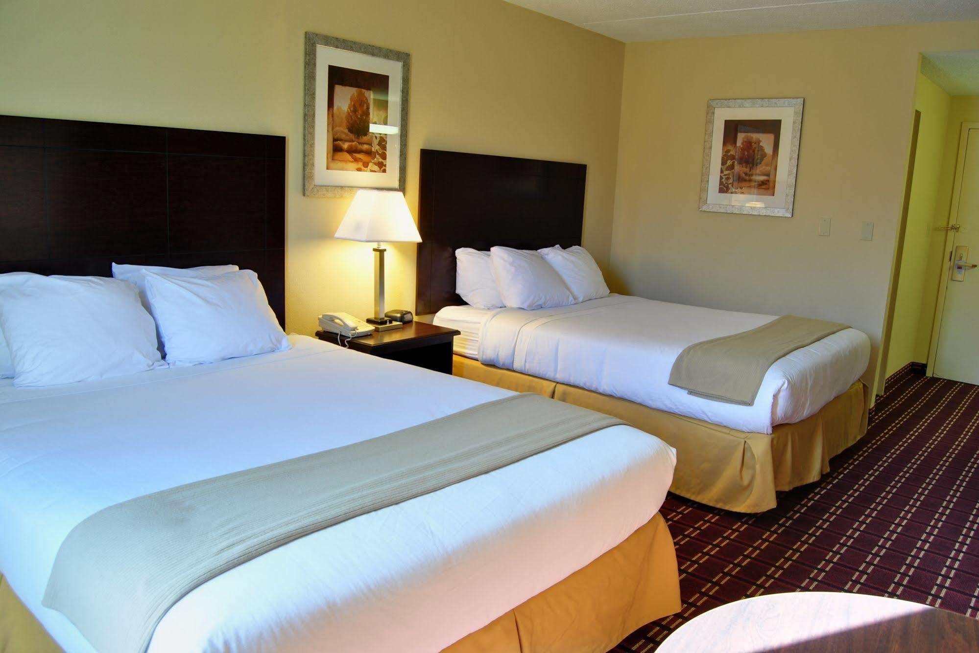Econo Lodge Inn & Suites Triadelphia - Wheeling Eksteriør bilde