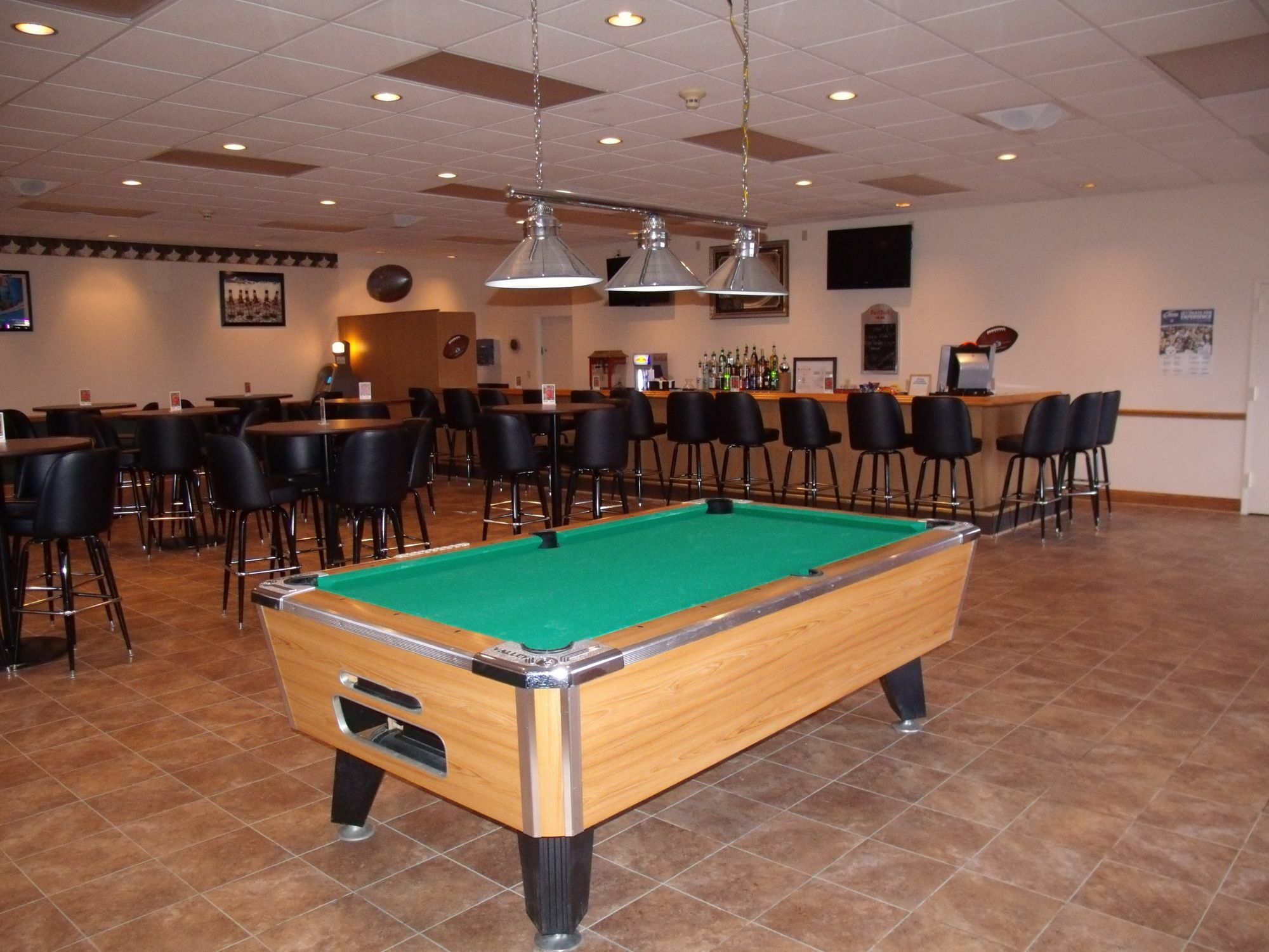 Econo Lodge Inn & Suites Triadelphia - Wheeling Eksteriør bilde