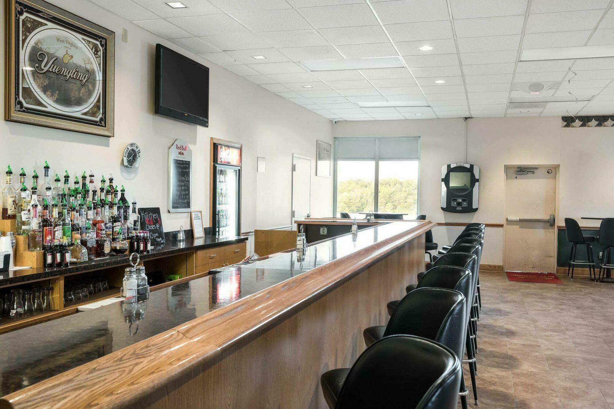 Econo Lodge Inn & Suites Triadelphia - Wheeling Eksteriør bilde